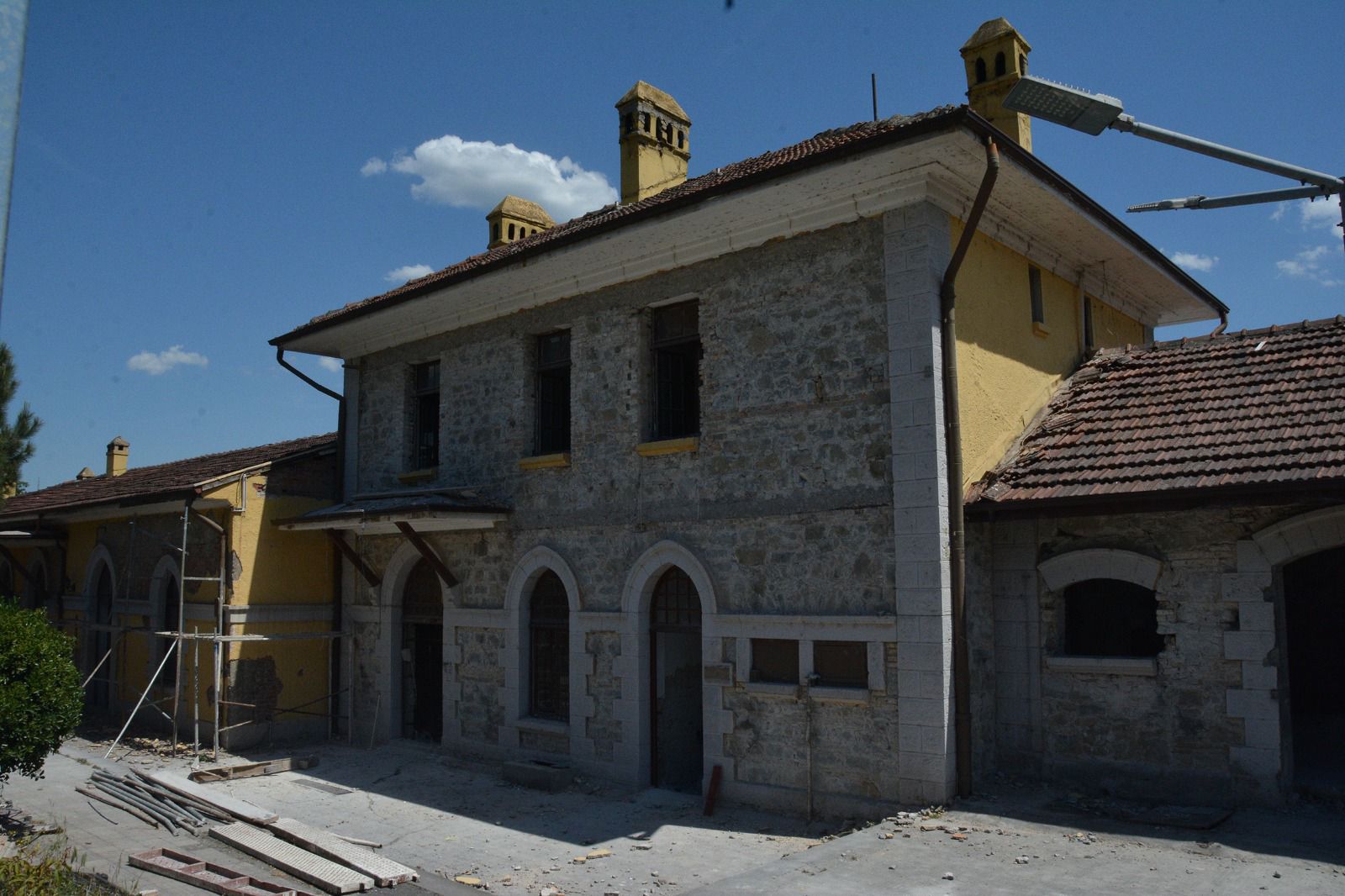 Karabük İstasyon Binası Ve Koruma Güvenlik Şefliği Binasının Restorasyonunun Ve Çevre Düzenlemesinin Yapılması